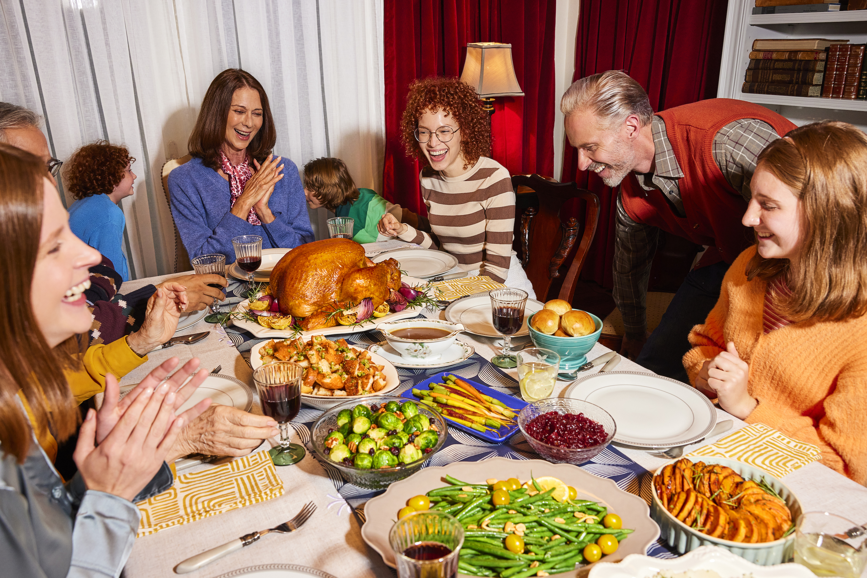 H&E photoshoot: Turkey dinner Large family gathering around a table for Thanksgiving dinner.